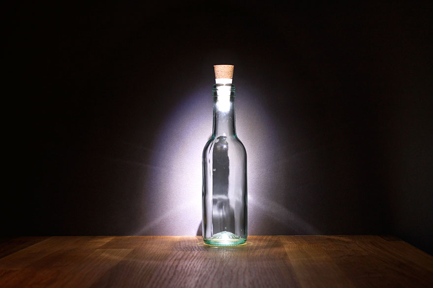 rechargeable-usb-led-bottle-light-suck-uk-3