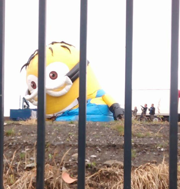 inflatable-minion-despicable-me-loose-traffic-ireland-1