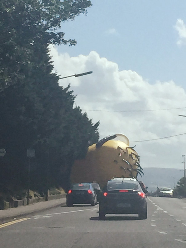 inflatable-minion-despicable-me-loose-traffic-ireland-4