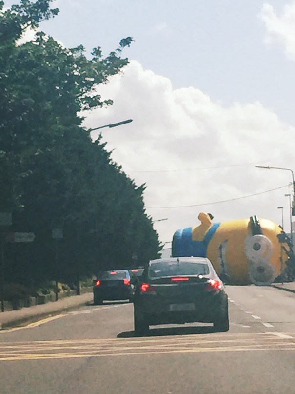 inflatable-minion-despicable-me-loose-traffic-ireland-7