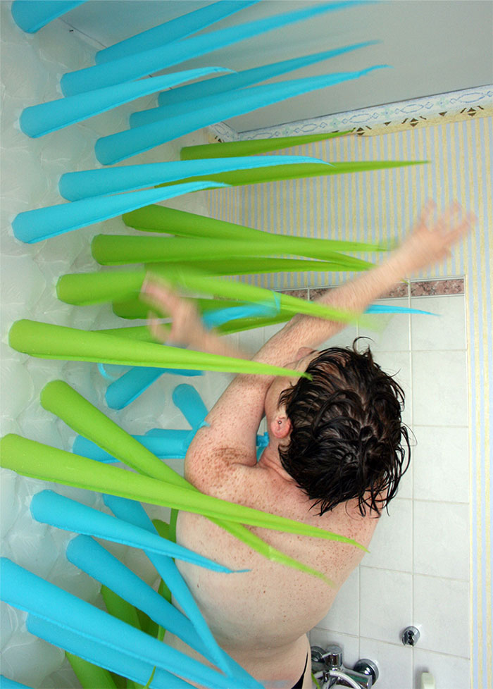 spiky-shower-curtain-water-conservation-elisabeth-buecher-5
